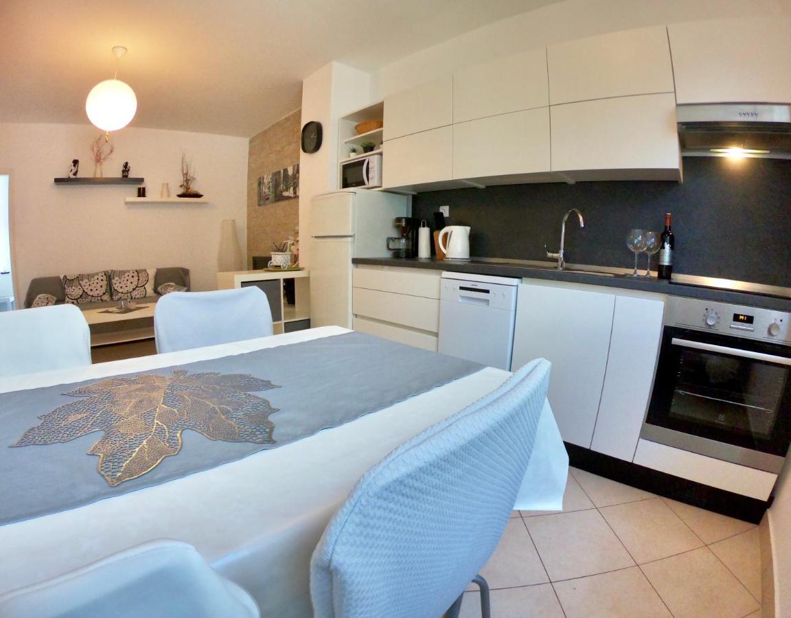 Corinne Garden Residence Novigrad Istria Esterno foto